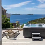 Apartman Danijela With Private Jacuzzi And Parking
