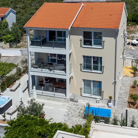 شقة Danijela With Private Jacuzzi And Parking Vinišće