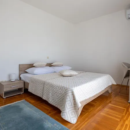 Danijela With Private Jacuzzi And Parking *