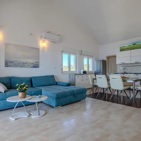 Danijela With Private Jacuzzi And Parking