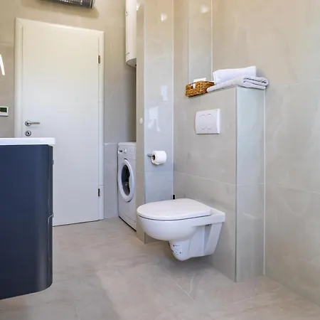Apartman Danijela With Private Jacuzzi And Parking *