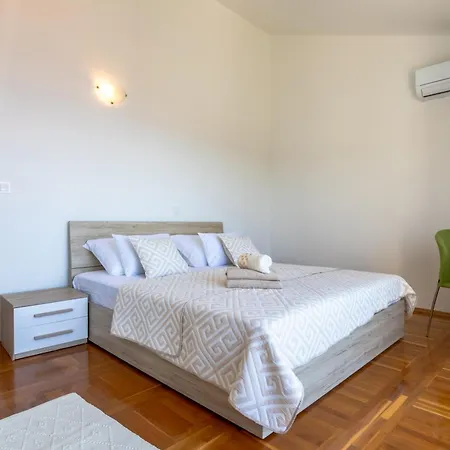 Apartamento Danijela With Private Jacuzzi And Parking *