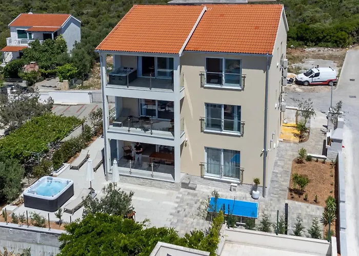 Apartamento Danijela With Private Jacuzzi And Parking Vinišće