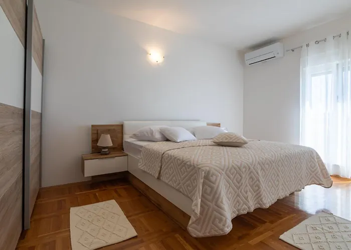 Danijela With Private Jacuzzi And Parking Vinišće