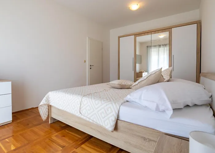 Danijela With Private Jacuzzi And Parking Apartamento