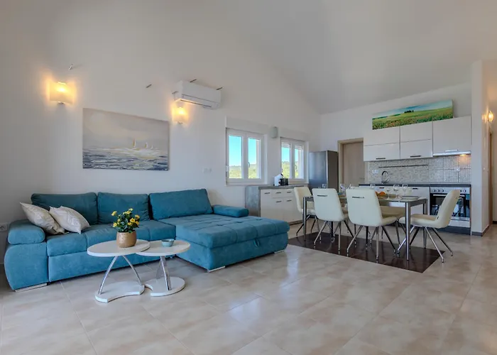 Danijela With Private Jacuzzi And Parking