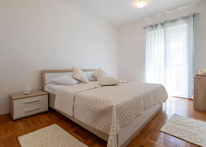 Danijela With Private Jacuzzi And Parking Apartamento