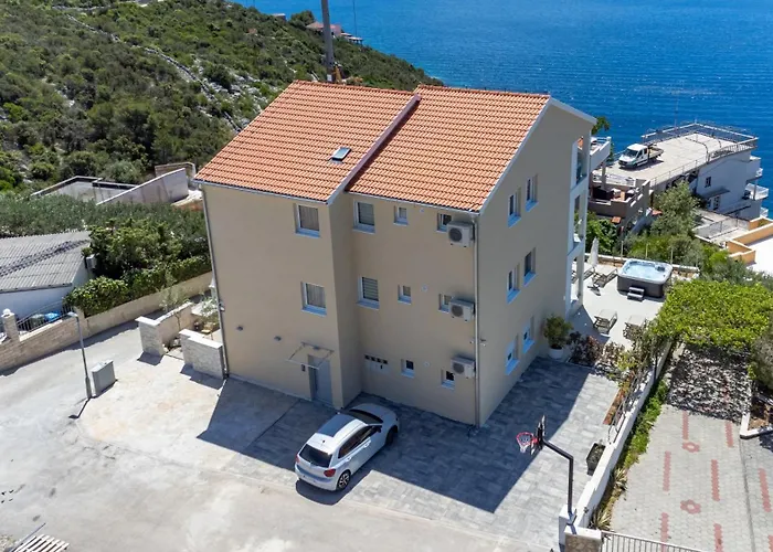 Danijela With Private Jacuzzi And Parking Vinišće