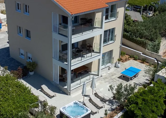 Danijela With Private Jacuzzi And Parking Apartamento